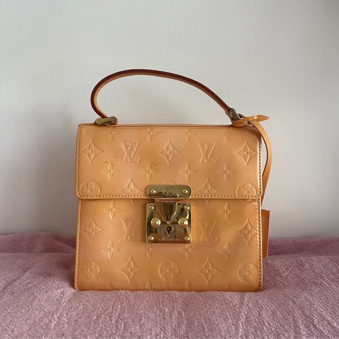 Louis Vuitton Vernis Malibu Street Shoulder Bag, Luxury, Bags & Wallets on  Carousell