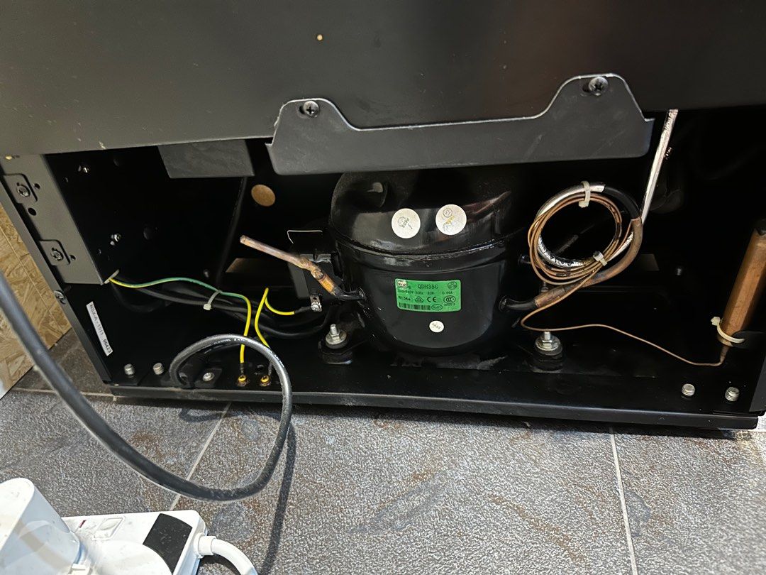 Vintec V30SGMe Wine Chiller, TV & Home Appliances, Kitchen Appliances, Wine Cellar & Storage on