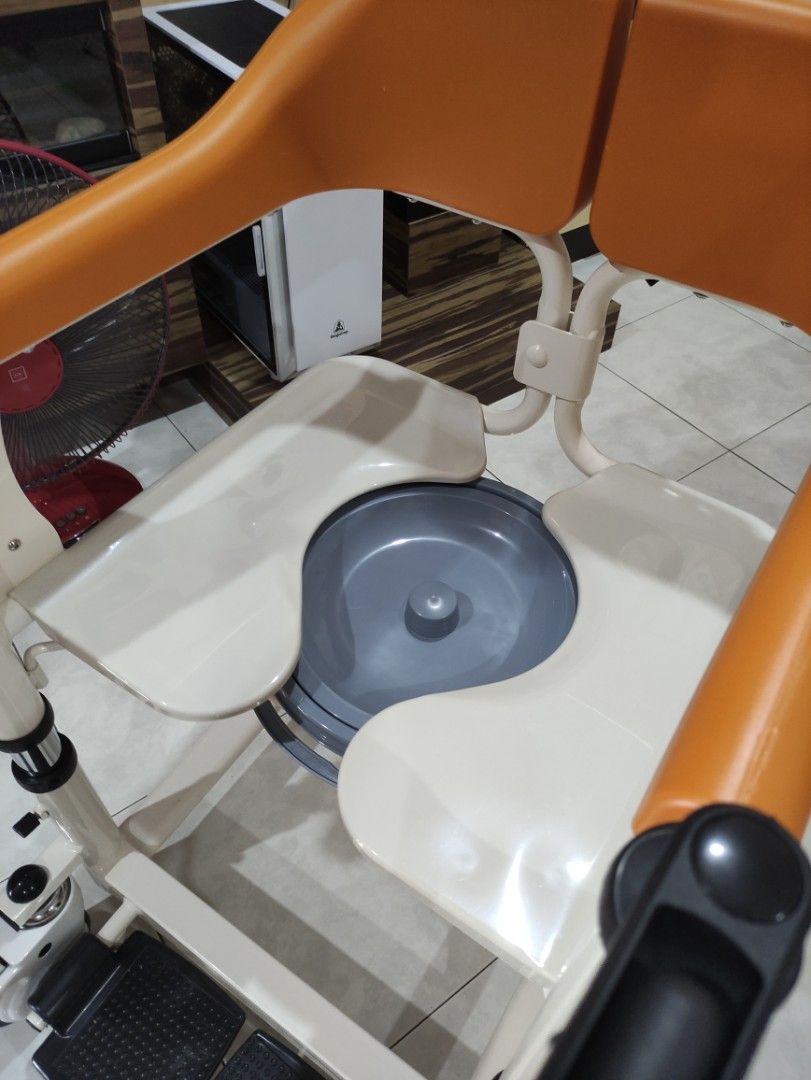 Wheelchair Transfer Patient to Toilet, Health & Nutrition, Medical