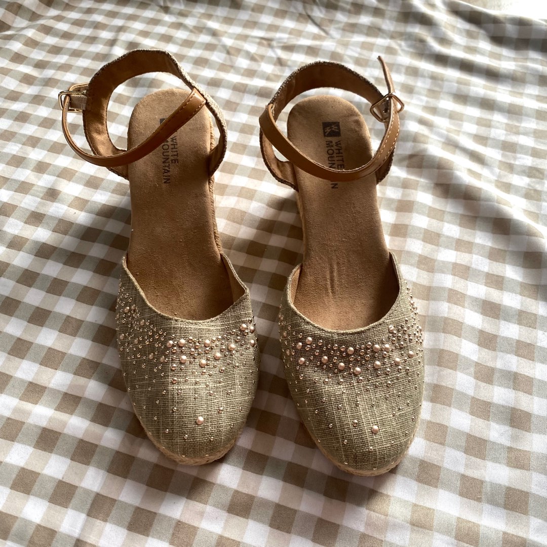 White mountain gold sandals discount