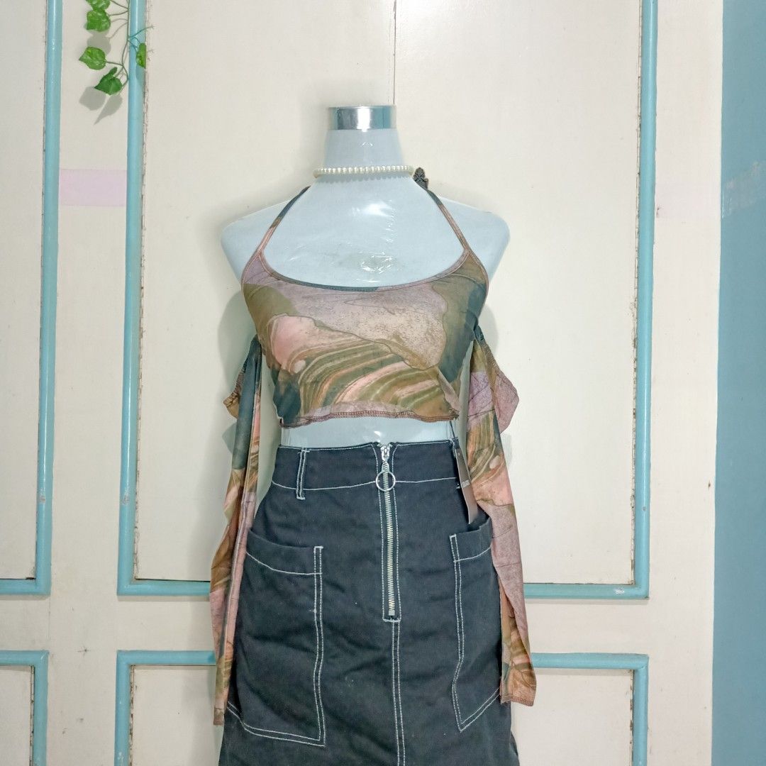 y2k vintage top brandnew (Category: Sleeveless) located in Cabanatuan. Submitted by 4zenith (Listing ID 1243995788, Image 3). Description: MEDIUM ON TAG can fit small to semi m only.