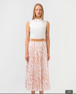 (Category: ) located in . Submitted by preloved_tira8 (Listing ID 1244004572, Image 1). Description: .