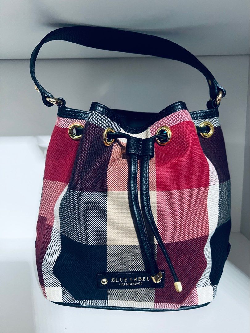 Burberry crestbridge 2025