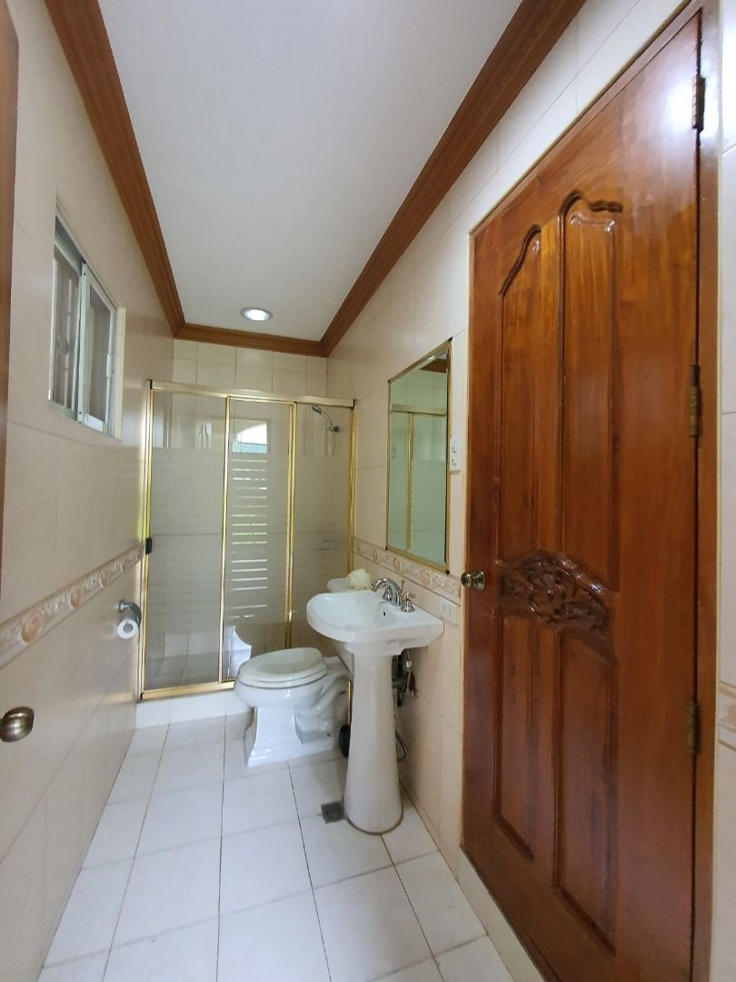 Ayala Alabang 5 Bedroom Spacious House for Rent in Alabang Muntinlupa