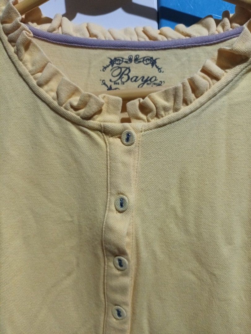 BAYO Ruffle Neck Polo Shirt (Category: Blouses) located in Quezon City. Submitted by aryv07 (Listing ID 1240720766, Image 2). Description: Size 4 (XL) on tag.