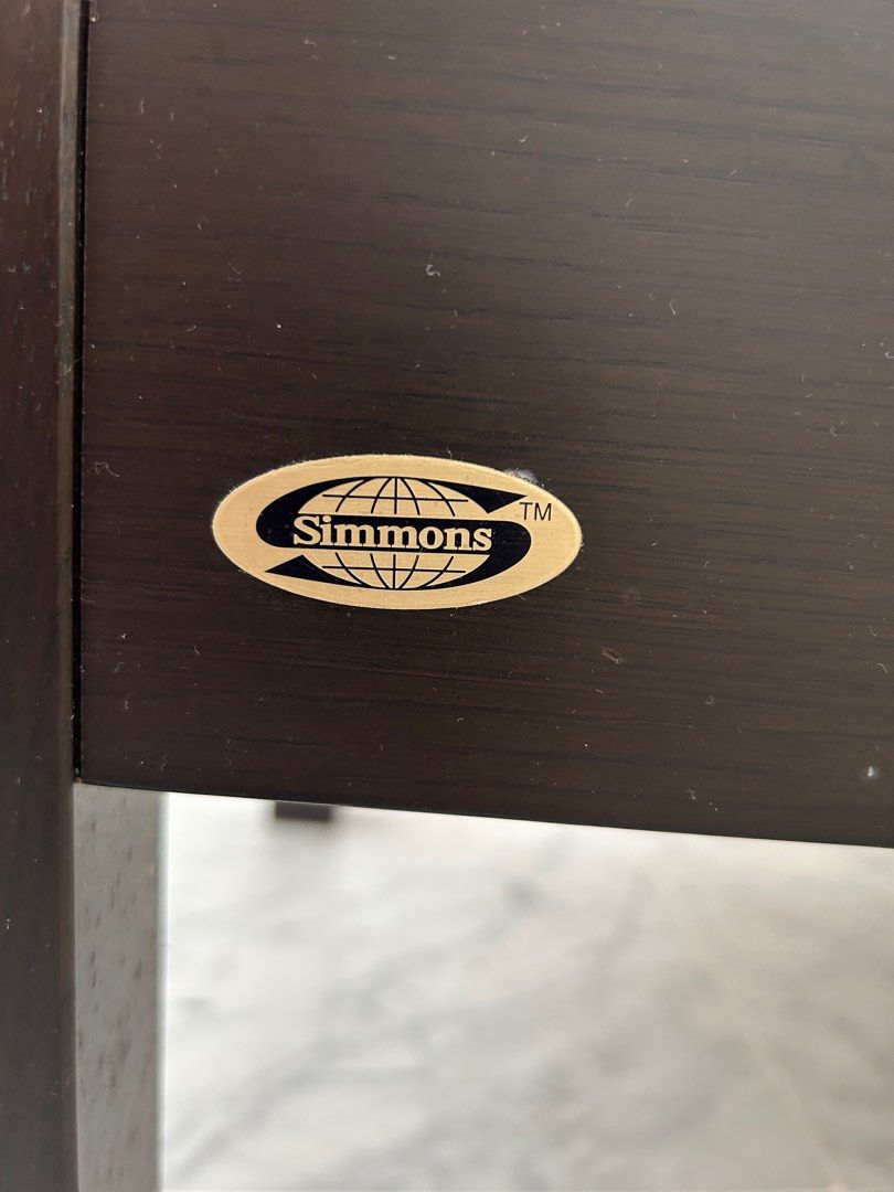 Bedside table (Category: Tables & Sets) located in Singapore. Submitted by jordax (Listing ID 1240646333, Image 3). Description: Width: 45cm Length: 45cm Height: 45cm Simmons brand .