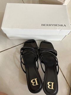 berrybenka black heels size 38