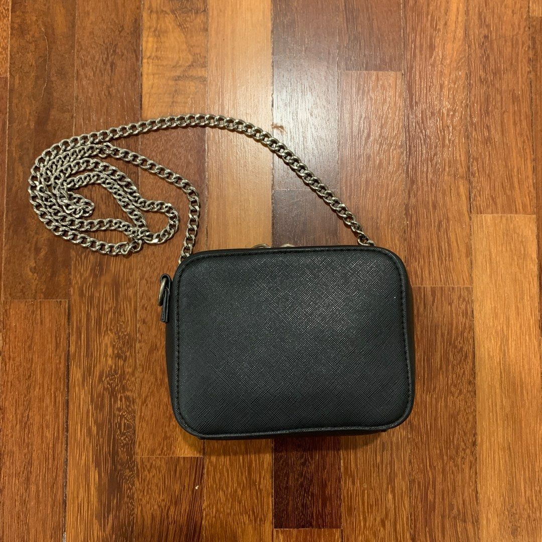 Bershka sling bag hotsell