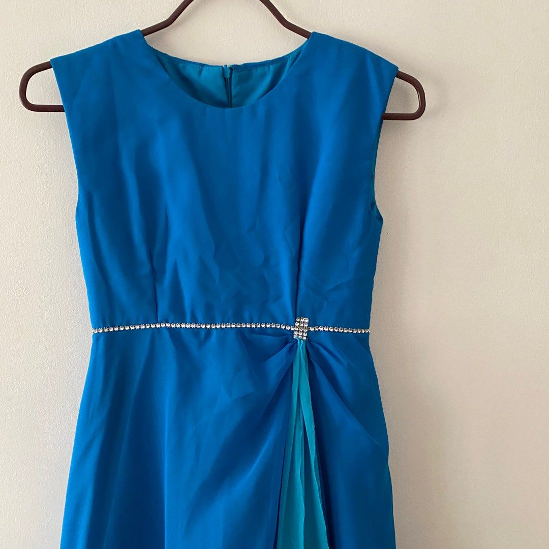 blue a-line gown (Category: Evening dresses & gowns) located in Malolos. Submitted by beasarchive (Listing ID 1240605694, Image 2). Description: blue a-line gown ✿ used once (dry cleaned after use) ✿ small flaw shown in last photo ✿ measurements: bust: 30" waist: 25" to 26" strap to hem: 46".