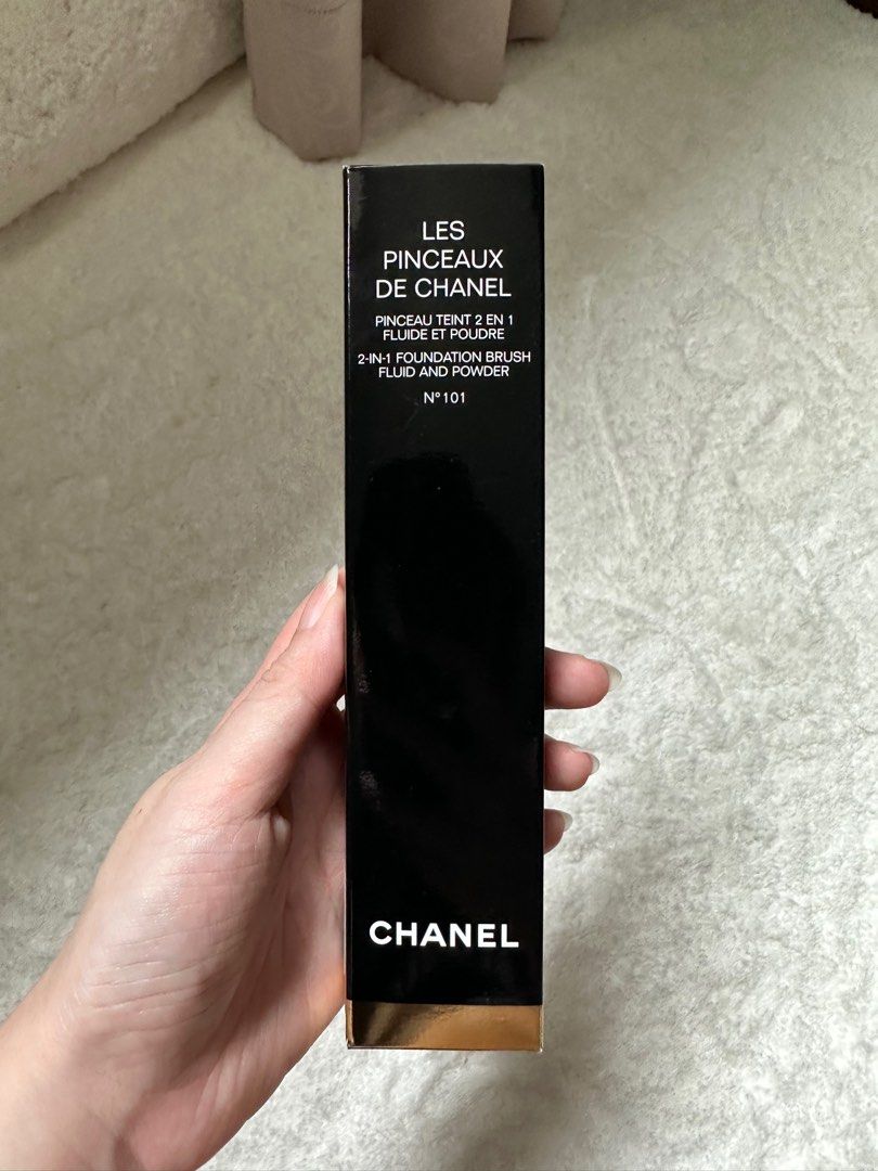 CHANEL Les Pinceaux De Chanel 2-In-1 Foundation Brush Fluid And Powder No.  101