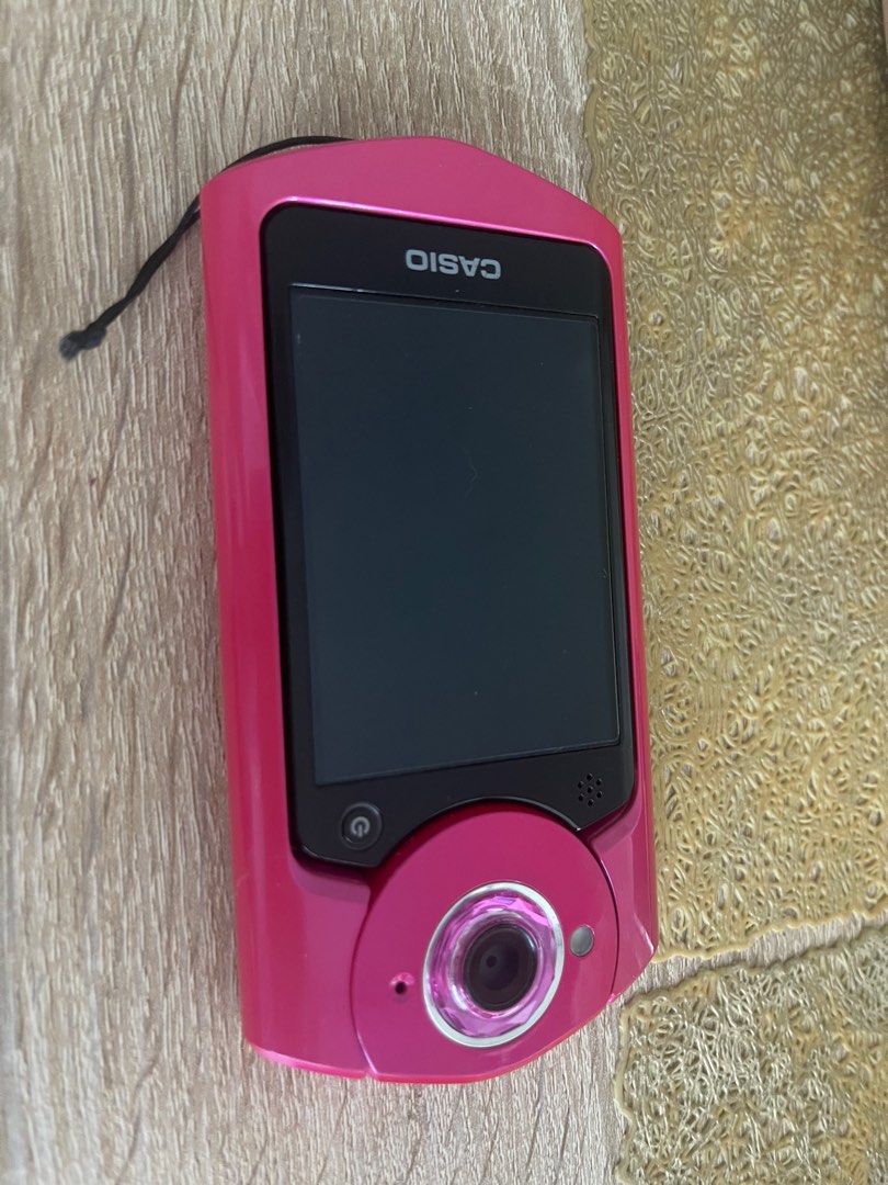 Casio camera TR550, Photography, Cameras on Carousell