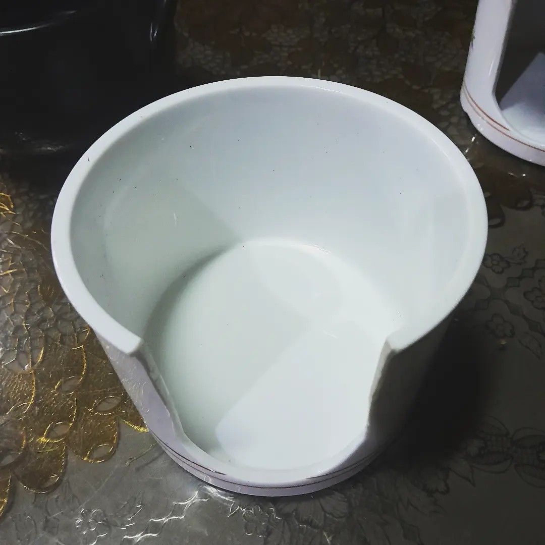 Ceramic Table Top Food Warmer (Category: Cookware & Accessories) located in Malolos. Submitted by jestrelita (Listing ID 1240790857, Image 2). Description: Ceramic Table Top Food Warmer P130 per 2pcs - you can use candle to heat up the food on any pot - could skso be just a candle holder or pot rack - in beautiful flower design - many are available - good condition 🇯🇵🏯👘👺🗾🍱🎎🍜🍙.