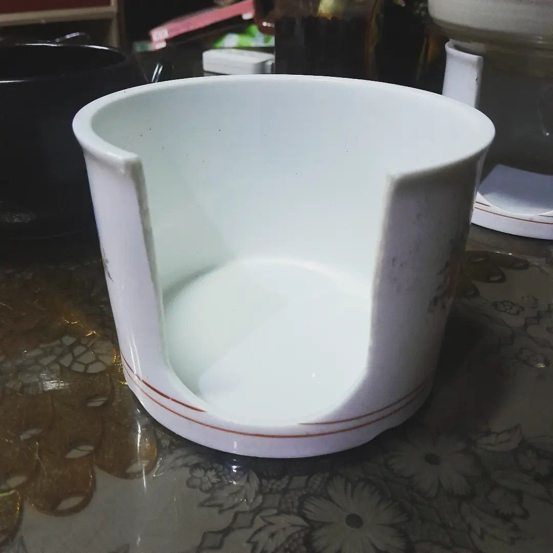 Ceramic Table Top Food Warmer (Category: Cookware & Accessories) located in Malolos. Submitted by jestrelita (Listing ID 1240790857, Image 1). Description: Ceramic Table Top Food Warmer P130 per 2pcs - you can use candle to heat up the food on any pot - could skso be just a candle holder or pot rack - in beautiful flower design - many are available - good condition 🇯🇵🏯👘👺🗾🍱🎎🍜🍙.