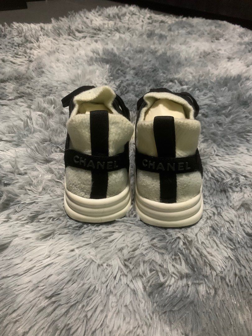 Chanel fuzzy online sneakers