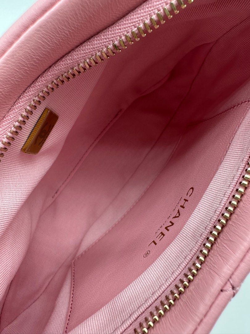 Chanel 22k hobo bag pink, 名牌, 手袋及銀包- Carousell