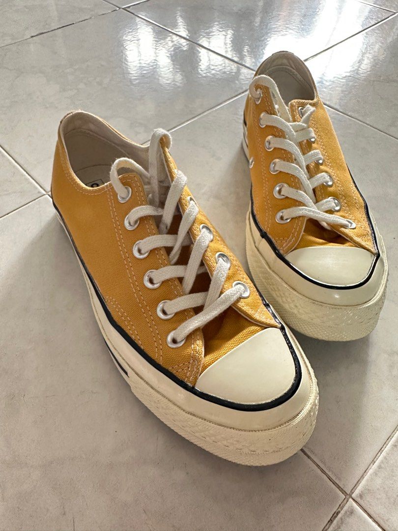 White shop sunflower converse