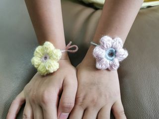 Crochet flower bracelet