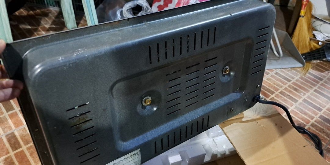 Defective Table top electric stove (Category: Other Kitchenware & Tableware) located in Santa Rosa. Submitted by rcm066915 (Listing ID 1240728774, Image 3). Description: defective for parts out.