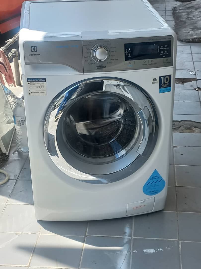 ELECTROLUX INVERTER FRONT LOAD WASHING MACHINE 10 KG, TV & Home Appliances, Washing Machines and