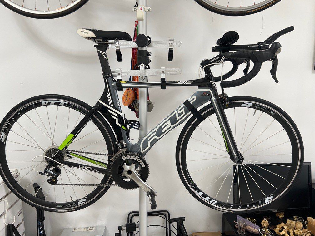 Felt b12 triathlon hotsell bike