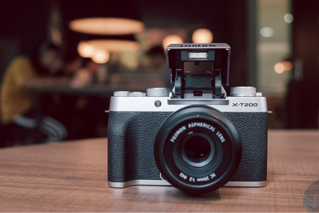Fujifilm XT200 with Kit Lens, Photography, Cameras on Carousell