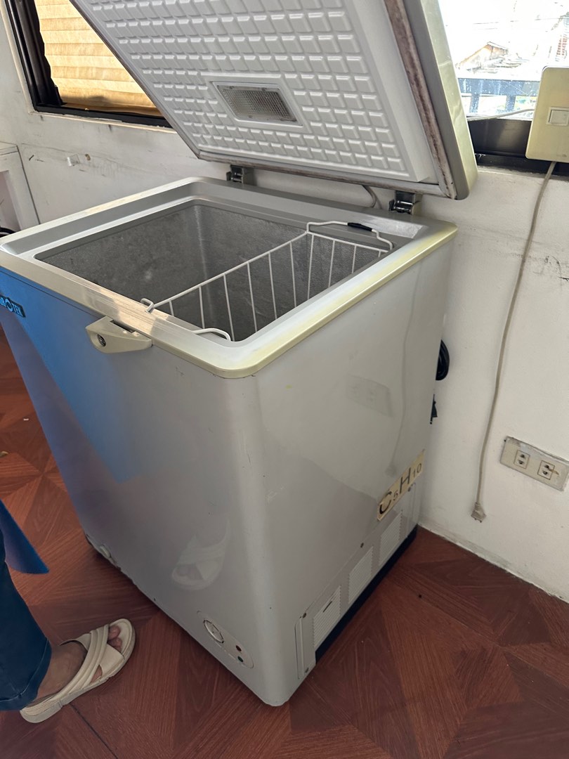 Functional Chest Freezer Move out sale, TV & Home Appliances, Kitchen
