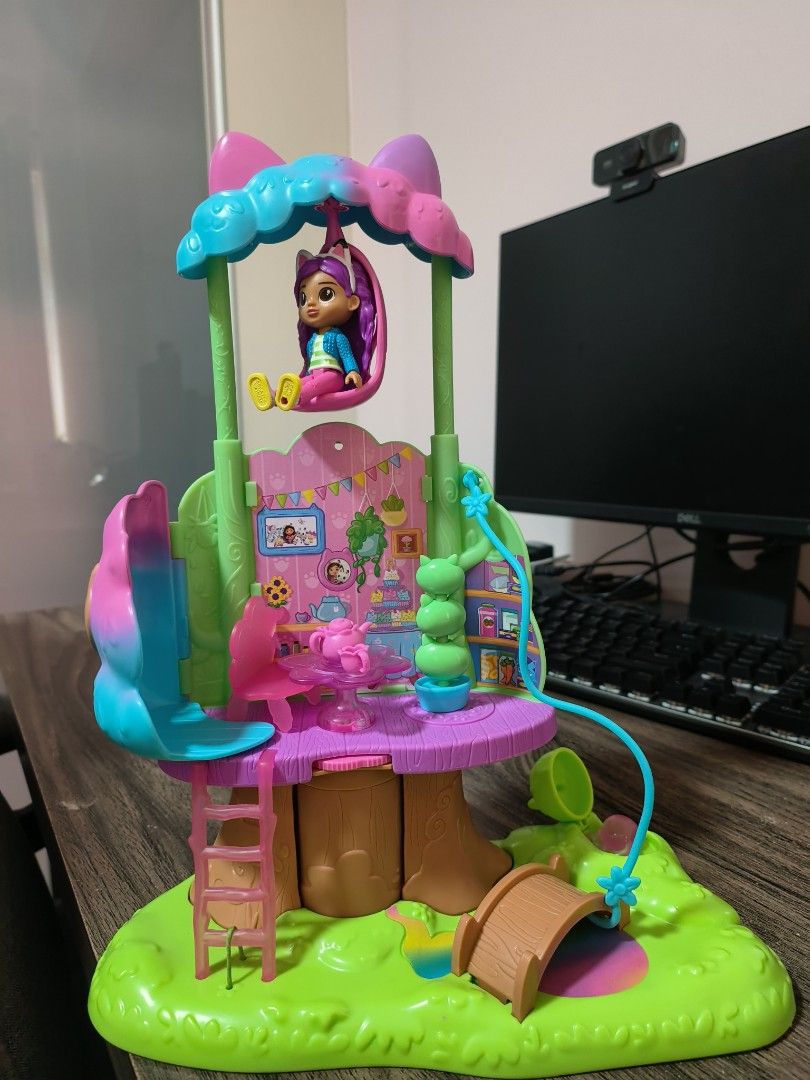 Gabby's dollhouse Transforming Garden Treehouses playset with lights