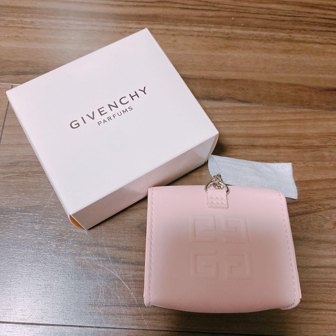 Givenchy airpod hotsell case