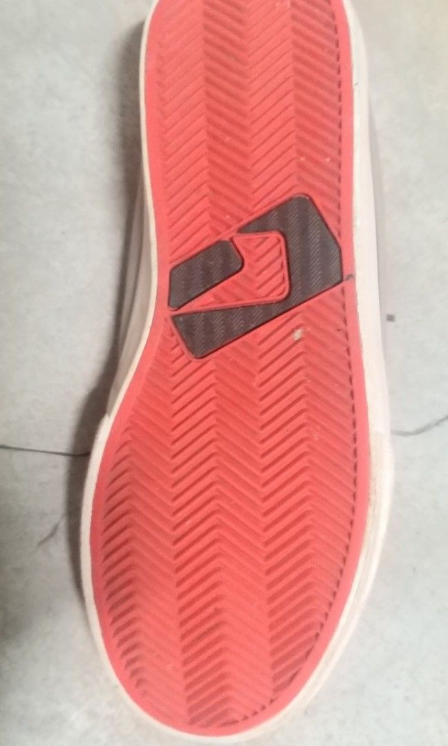 Globe skate shoe shop