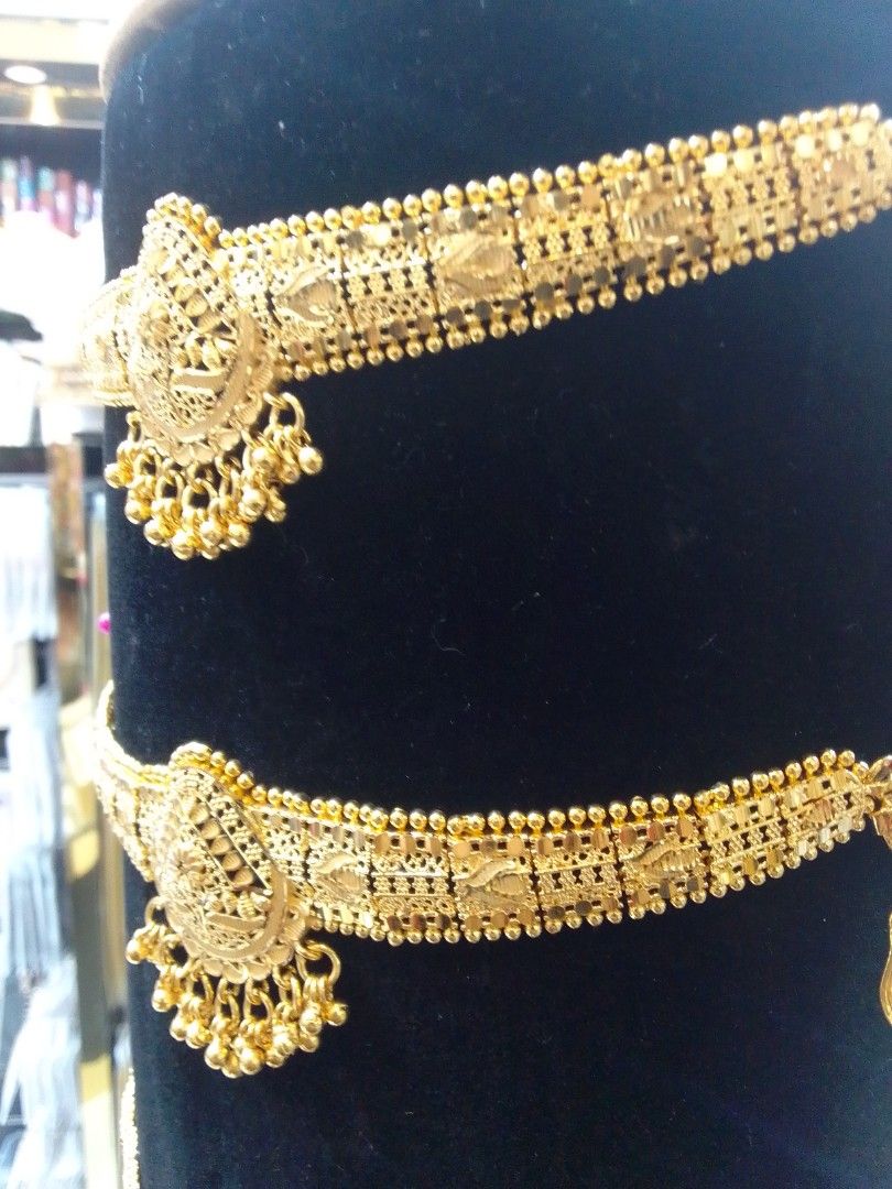 Gold hand set designs online
