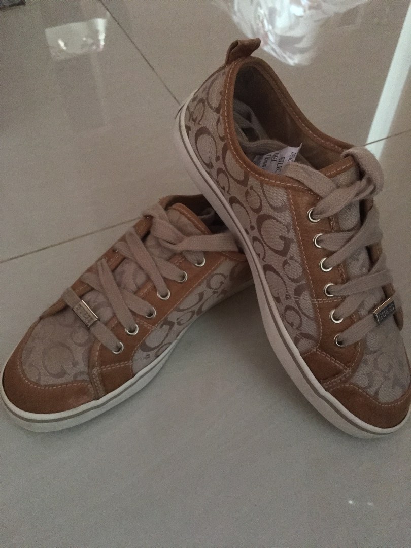 Guess sneakers logo discount