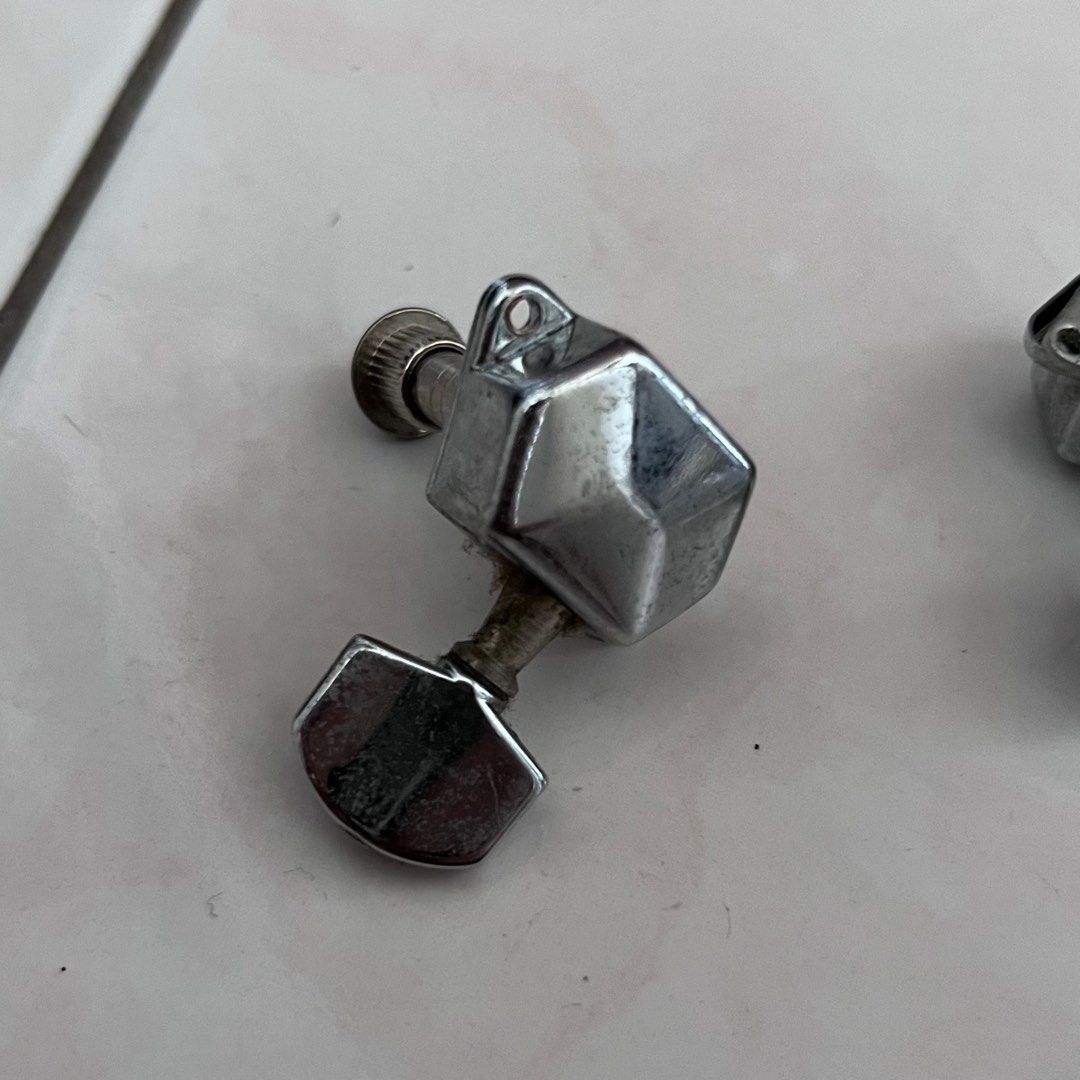 Guitar tuning peg machine head from Squier Fender and Ibanez Korean, Hobbies & Toys, Music