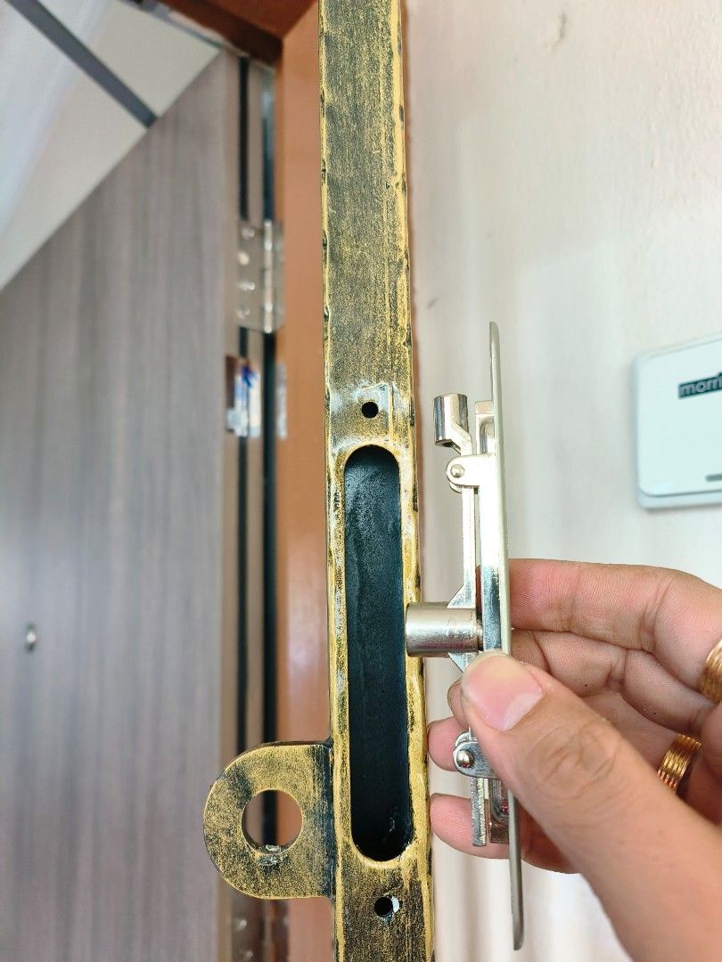 HDB metal gate latch. Door latch installation. Door latch repair. Flush