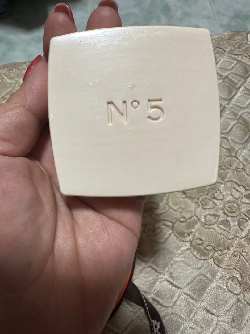 Hermes bundle (Category: Luxury Bags & Wallets) located in General Santos City (Dadiangas). Submitted by joytayaba (Listing ID 1240645976, Image 2). Description: Bundle hermes compact wallet and perfume woth chanel soap.