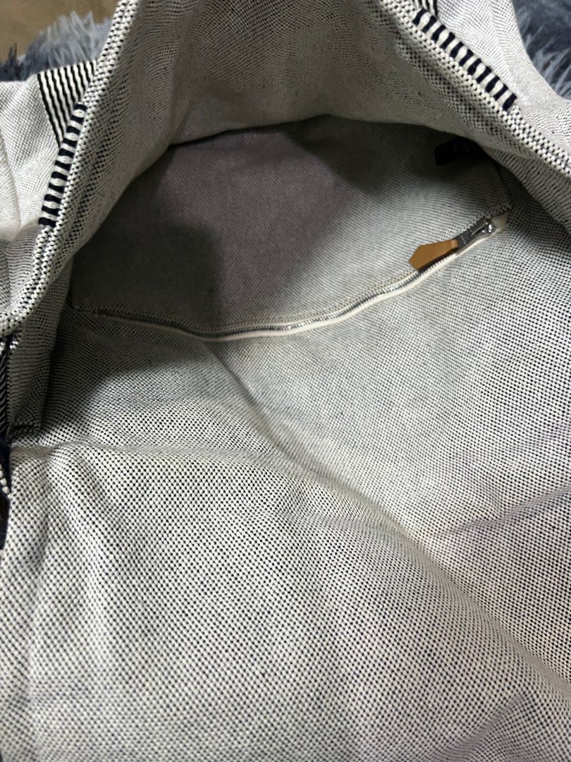 Hermes Herline canvas cross body bag (Category: Luxury Bags & Wallets) located in Manila. Submitted by mycloset.avi.lt (Listing ID 1240750596, Image 3). Description: Clean no flaws.