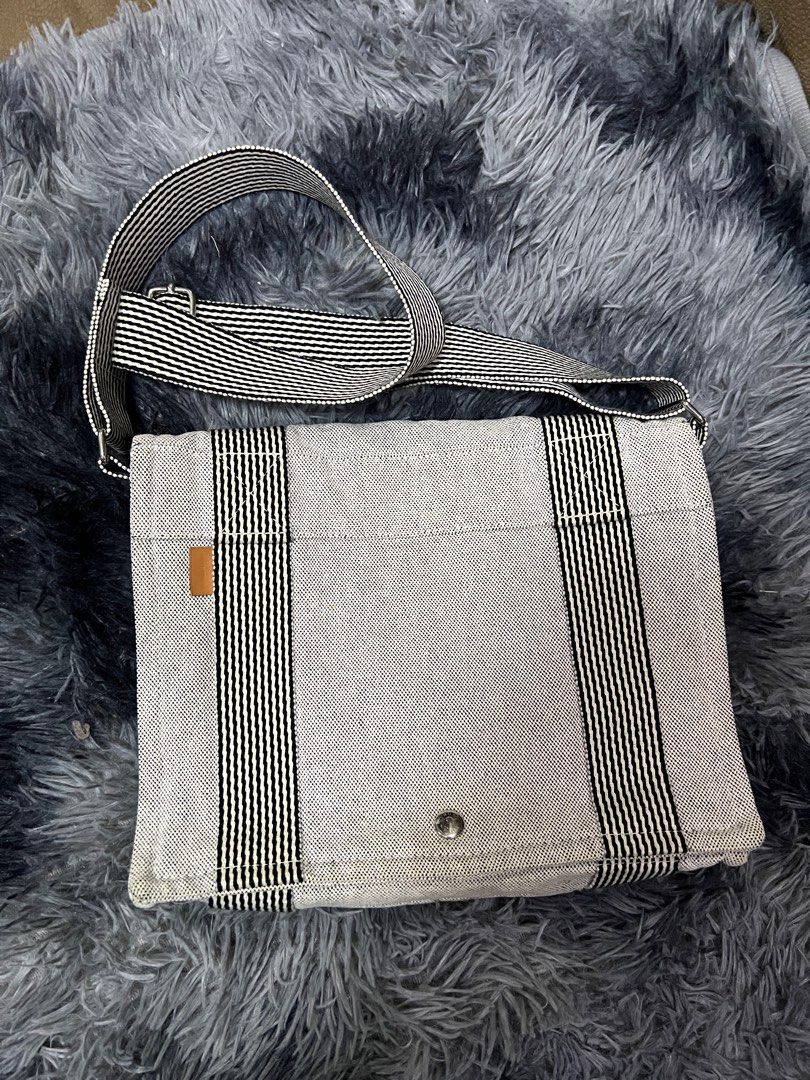 Hermes Herline canvas cross body bag (Category: Luxury Bags & Wallets) located in Manila. Submitted by mycloset.avi.lt (Listing ID 1240750596, Image 1). Description: Clean no flaws.
