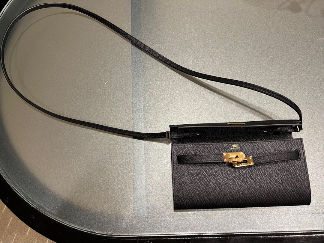 Hermes Kelly, black with gold hardware. Or maybe a silver hardware one? Not  sure on the terminologies of the 32 or 35 with the To…
