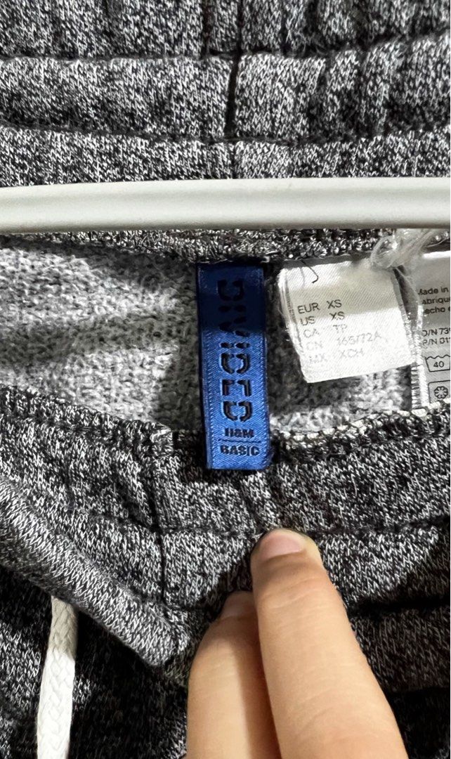 H&M BASIC DIVIDED (PLS READ DESCRIPTION) (Category: Joggers) located in Pasay City. Submitted by giancarly (Listing ID 1240598414, Image 3). Description: ‼️Please know that items on my listing are OWNED/BOUGHT and NOT THRIFTED. ‼️RFS: Decluttering ‼️MOP: GCASH & BDO ONLY ‼️No meet ups. Delivery through GRAB Express, Lalamove & Gogo Xpress YOU book & pay for shipping Once payment has been made I’ll provide my address details.
