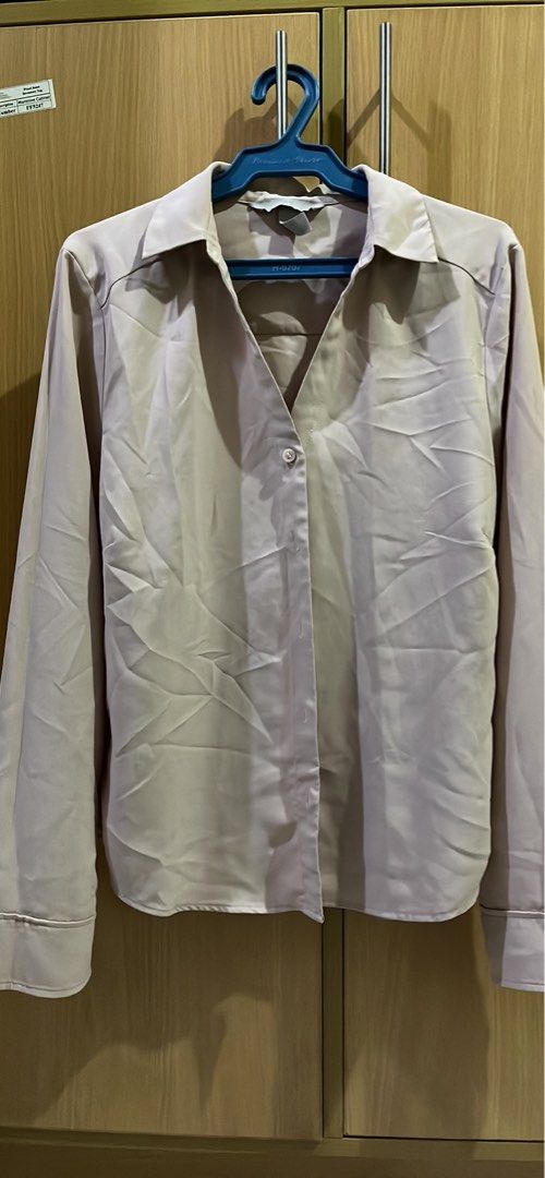 h&m longsleeve (Category: Longsleeves) located in Cebu City. Submitted by lessyb (Listing ID 1240636397, Image 1). Description: decluttering.
