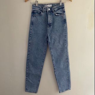 [STRADIVARIUS] Slim Mom Jeans