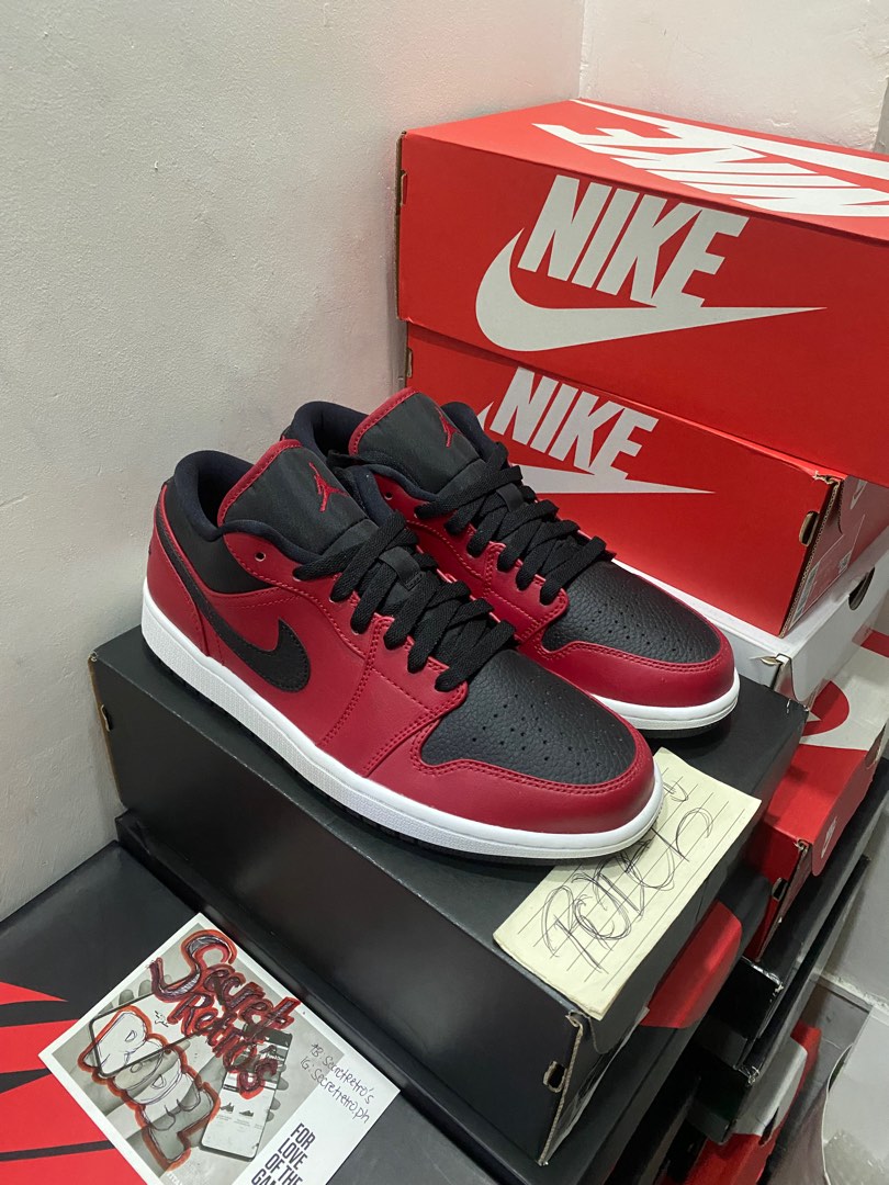 Jordan 1 Low Reverse Bred Pebbled Swoosh, Men's Fashion, Footwear