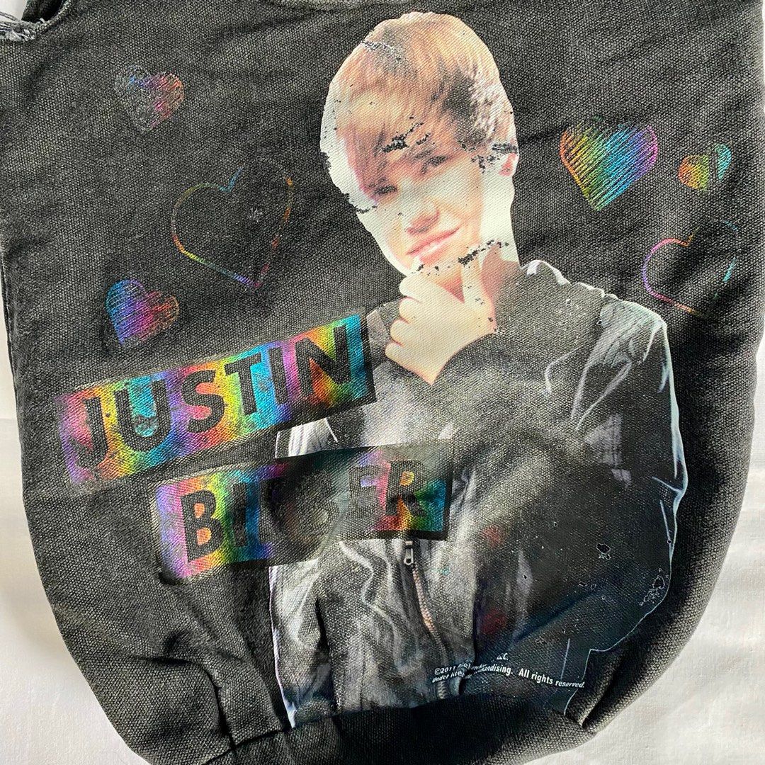 justin bieber bag (Category: Shoulder Bags) located in Cavite. Submitted by heykth (Listing ID 1240650003, Image 2). Description: may mga cracks na yung print .