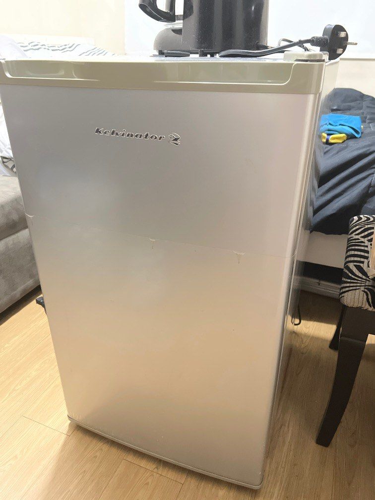Kelvinator mini shop bar fridge
