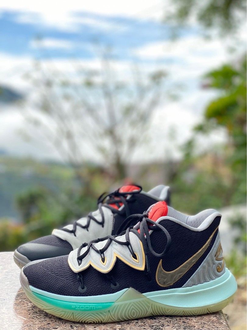 Kyrie 5 discount ikhet on feet
