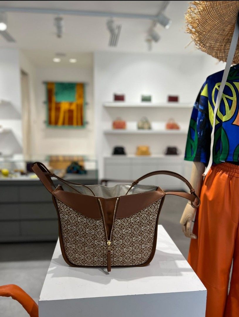 Loewe (Category: Luxury Bags & Wallets) located in Aguilar. Submitted by chelledy (Listing ID 1240729491, Image 3). Description: On Hand!! Helping a friend who needs fund pm if interested..