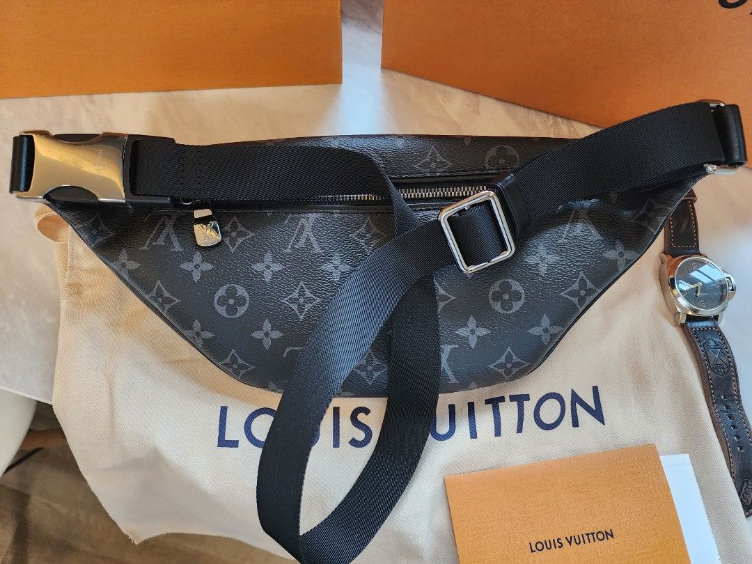 Shop Louis Vuitton Discovery Discovery bumbag (M46108, DISCOVERY