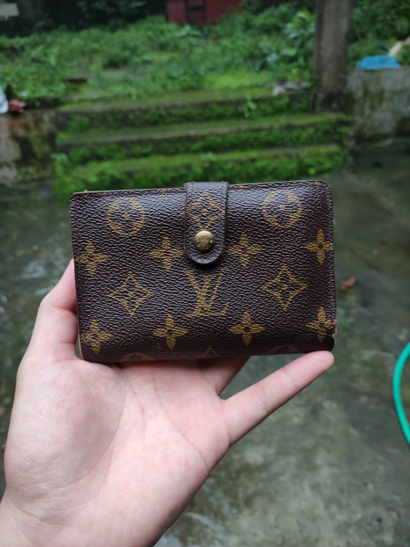 lv button wallet