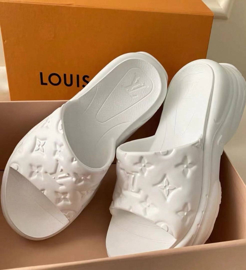 Louis Vuitton women's slippers size：37, Women's Fashion, Footwear, Sandals  on Carousell