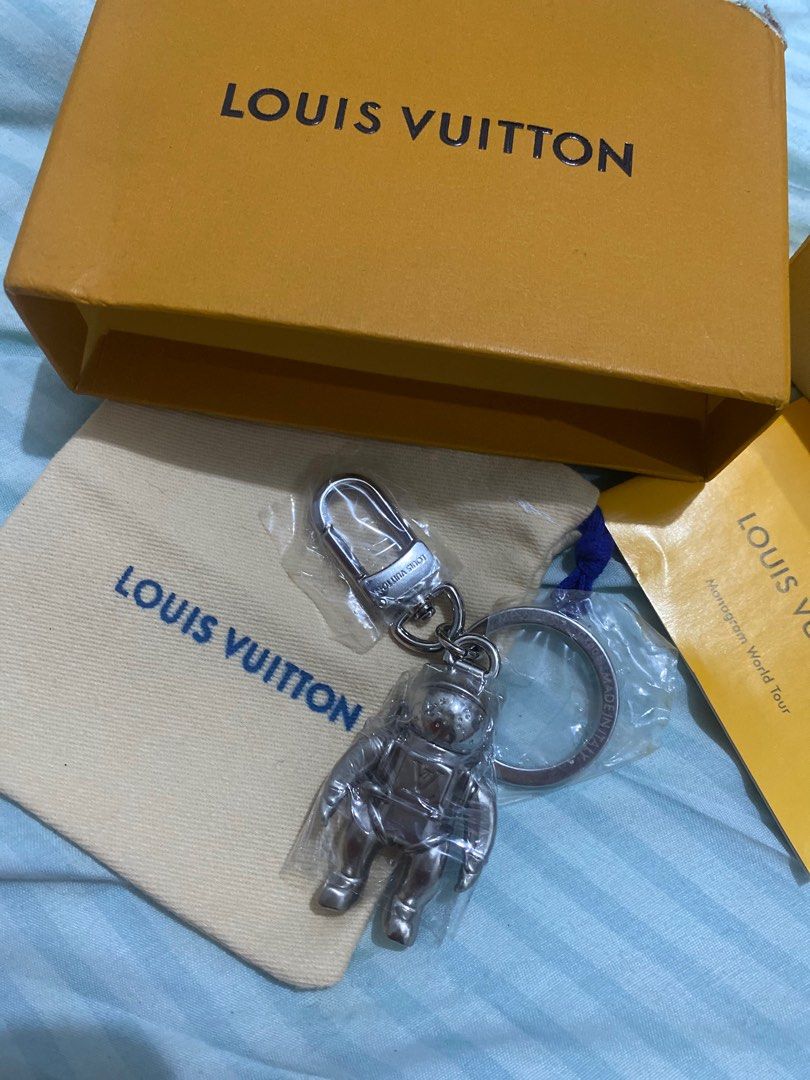 👨‍🚀 Get this RARE and SUPER UNIQUE Astronaut Key Chain & Bag Charm from  Louis Vuitton. It won't be here long so grab it while you…