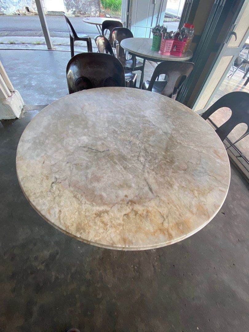 Marble Table (Category: Tables & Sets) located in Muar. Submitted by huiting9988 (Listing ID 1237010323, Image 3). Description: -No crack - diameter 18inch -I got 2 to sell -Need to self collect .